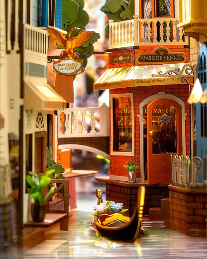 Romantic Venice Book Nook