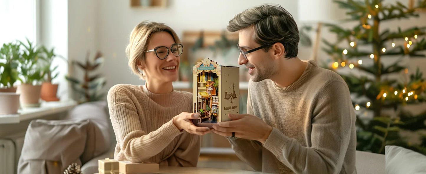 Romantic Venice Book Nook