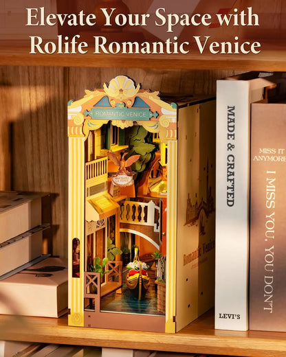 Romantic Venice Book Nook