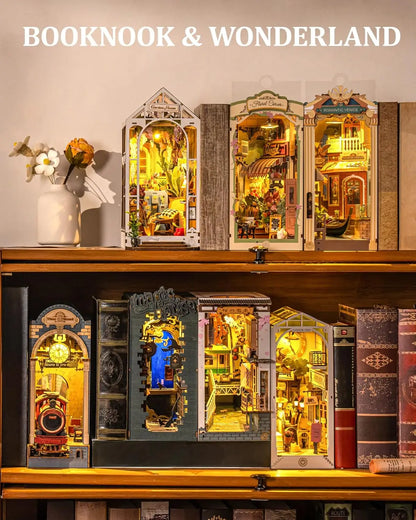 Romantic Venice Book Nook