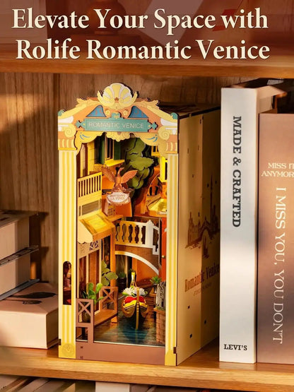 Romantic Venice Book Nook